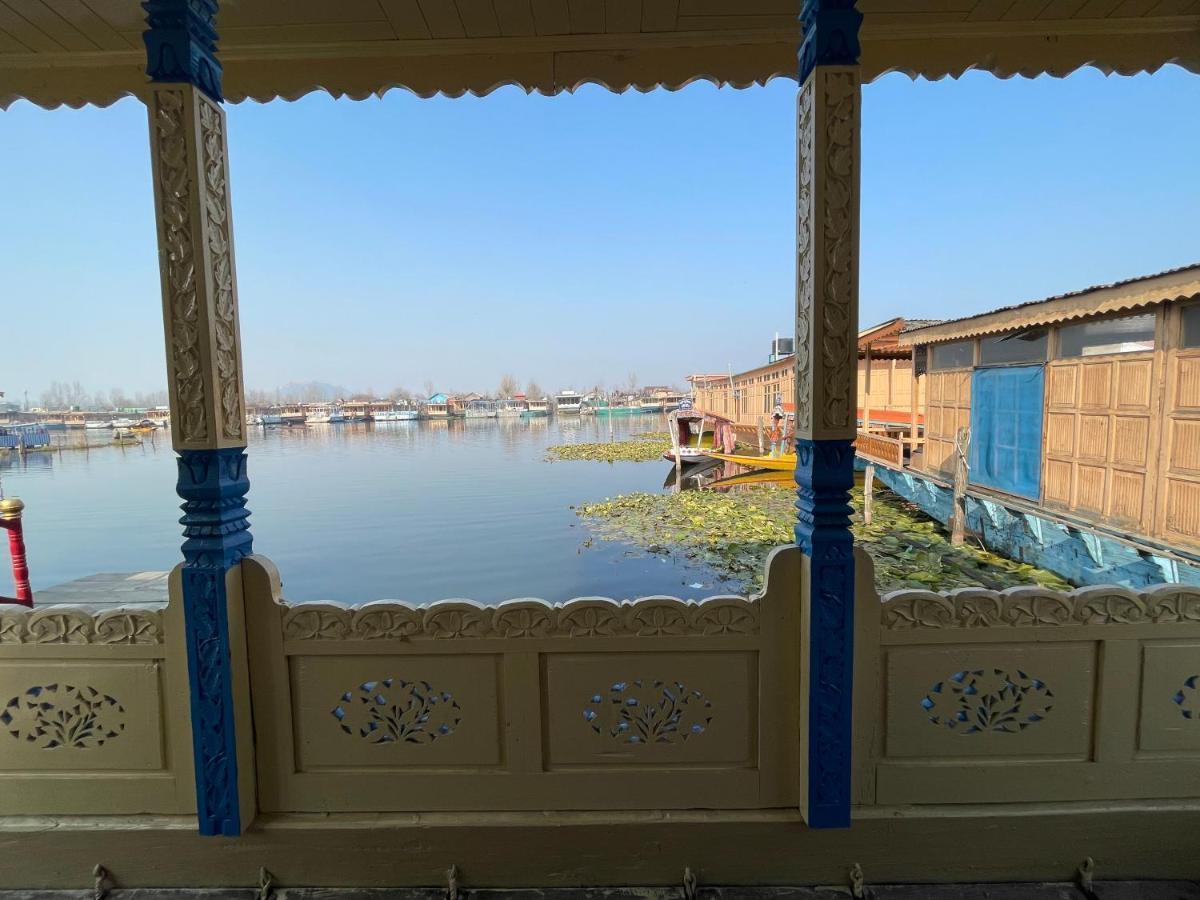 Floating Young Gulshan Houseboat Срінагар Екстер'єр фото